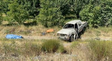 Şarampole devrilen kamyonette yaşlı çifti ölüm ayırdı