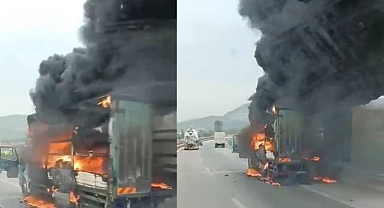 Seyir halindeki kamyonet alev alev yandı