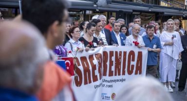 Srebrenitsa kurbanlarına Konak’ta hüzünlü anma