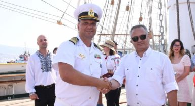 Tarihi gemiyi Torbalı Belediye bandosu karşıladı