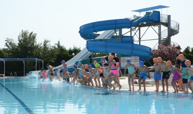 Torbalı Belediyesi’nde yüzme kursları başladı