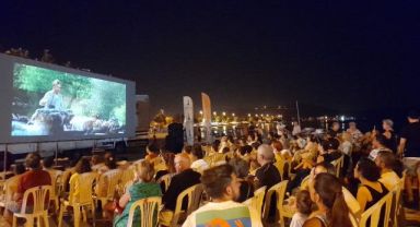 Açık havada sinema keyfi büyük ilgi görüyor