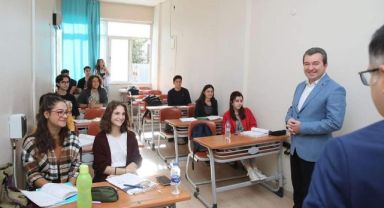 Bergama Belediyesi'nin kursu üniversiteli yaptı