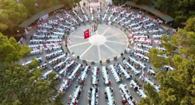 Bornova’da aşure birlikteliği... İkramlar Başkan İduğ'dan!