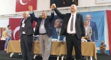 CHP Bornova'da kongre tamamlandı… Kazanan isim Çapın oldu!