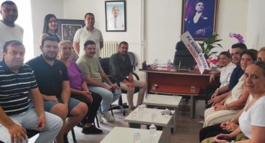 CHP İzmir Gençlik Kollarından Efes Selçuk'ta yeni yönetime tebrik ziyareti