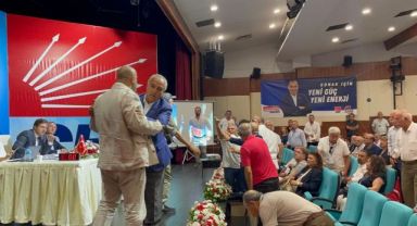CHP Konak'ta tartışmalı kongre! Sözlü atışmalar gerilim yarattı!