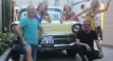 Göksel Arsoy’un 1957 model Chevrolet’si Sanathane’de sergilendi