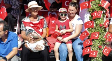 İzmir'de 30 Ağustos Zafer Bayramı coşkuyla kutlandı