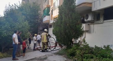 İzmir’de apartman dairesinde yangın