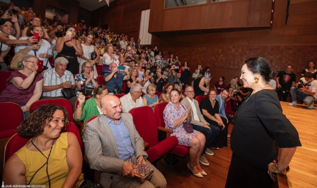 İzmir’de Türkan Şoray sevgisi