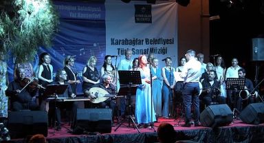 Karabağlar Belediyesi TSM Korosu'ndan renkli konser