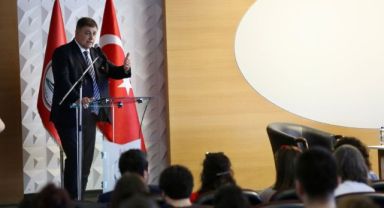 Karşıyaka 'iklim krizi' farkındalığı… Tugay: İnsan eli ile ilk orman!