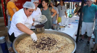 Konak’ta 5 bin kişiye aşure