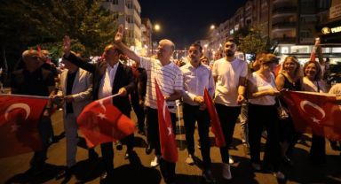 Narlıdere’de fener alaylı 30 Ağustos kutlaması