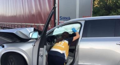 Şarkıcı Tan Taşçı’nın içinde olduğu lüks otomobil tırla çarpıştı: 3 yaralı