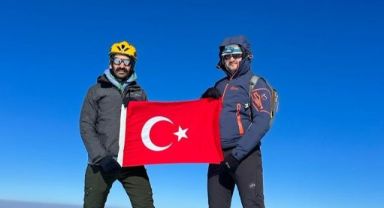 Türkiye Yüzyılı vizyonu ve 30 Ağustos Zafer Bayramı coşkusu Ağrı Dağı zirvesinde
