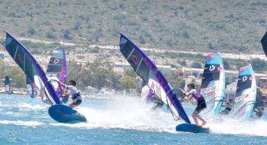 Alaçatı Wind Fest’’te Alaçatı’nın rüzgarı çocuk ve gençler için esmeye devam ediyor