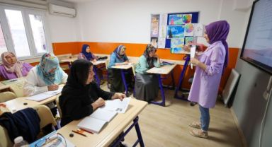 Buca’da okuma yazma kurslarına büyük ilgi
