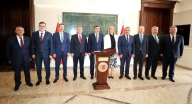 Cumhurbaşkanı Yardımcısı Yılmaz'dan İzmir Valiliği ve AK Parti İl Başkanlığına ziyaret