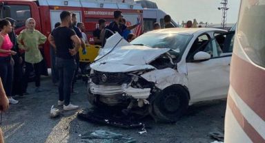 İşçi servisi ile otomobil çarpıştı: 15 yaralı