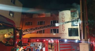 İzmir’de 4 katlı binada yangın paniği