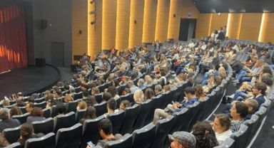 İzmir Şehir Tiyatroları sezonu Deli Dumrul ile açacak