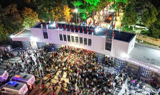 İzmirliler Kurtuluş Günü’nde İzmir Fuarı’na akın etti