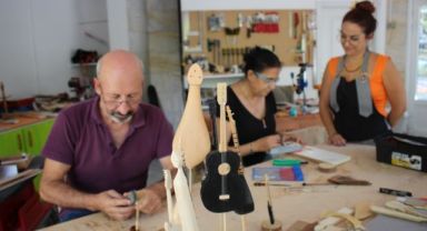 Karşıyaka’da atıklar minyatür müzik aletine dönüşüyor