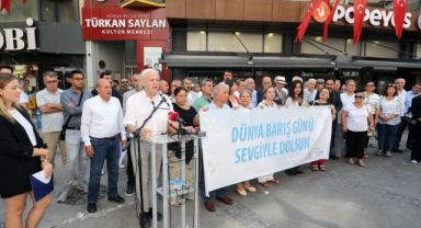 Konak’ta güvercinler barış umuduyla uçtu