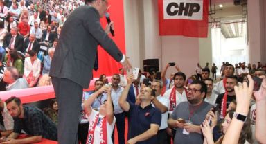 Özel’e İzmir’de ‘Kılıçdaroğlu’ sloganları… Ne tepki verdi?