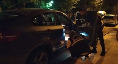Park halindeki otomobil kurşunlandı