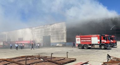 Şanlıurfa’da geri dönüşüm fabrikasında korkutan yangın