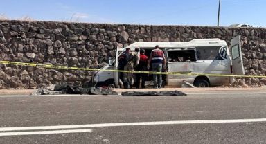 Tarım işçilerini taşıyan minibüs devrildi: 3 ölü, 17 yaralı