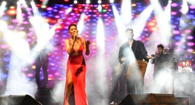 Çiğli’de Cumhuriyet Coşkusu Melek Mosso ile zirve yaptı