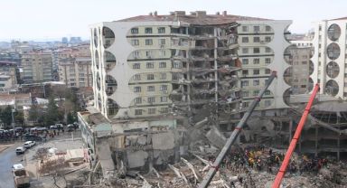 Diyarbakır’da 89 kişinin hayatını kaybettiği Galeria Sitesi davası başladı