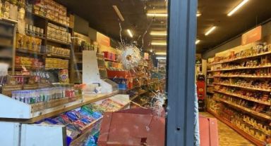 Esenyurt’ta markete silahlı saldırı: Camlar kırıldı, içerideki malzemeler zarar gördü