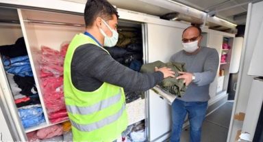 Giyim Otobüsü İzmir yollarında