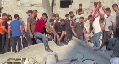 İsrail savaş uçakları Al-Shati mülteci kampını vurdu: 10 ölü