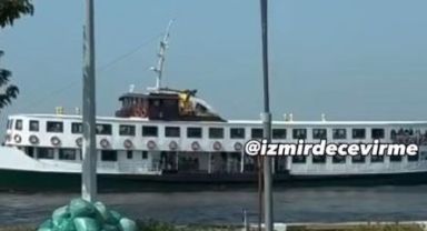 İzmir'de gezi vapuru karaya oturdu... Yolcular mahsur kaldı!