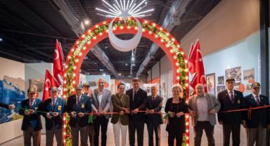 Karşıyaka'da 'Bir Millet Uyanıyor' sergisi kapılarını açtı