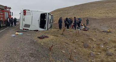 Sivas’ta yolcu otobüs devrildi: 4 ölü, 30 yaralı