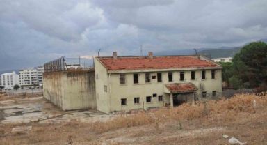 Aliağa’da 12 yıldır atıl halde bekleyen cezaevi yıkılıyor