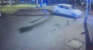 Alkollü sürücü otomobiliyle banka şubesine daldı