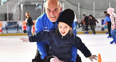 Aşık Veysel Buz Sporları Salonu'nda tatil yoğunluğu 