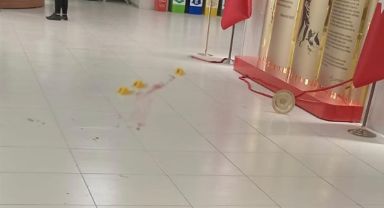 Barışmak istemeyen eşini dava öncesi adliyede bıçakladı