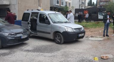 Çıkmaz sokakta sıkıştırdıkları araca kurşun yağdırdılar: 1 ölü, 2 yaralı