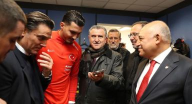 Cumhurbaşkanı Erdoğan, A Milli Futbol Takımı’nı telefonla tebrik etti
