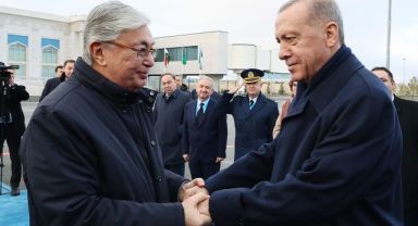 Cumhurbaşkanı Erdoğan, Tokayev'e TOGG hediye etti