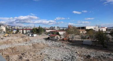 Depremde yıkılan mahalle yerinde dönüşüm bekliyor